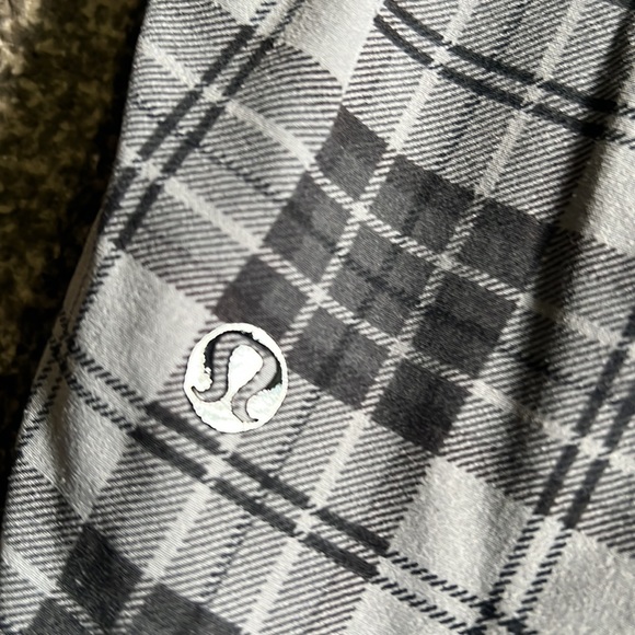 Lululemon Gray/black Men’s shorts size 38 - Picture 5 of 5